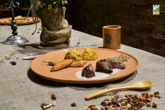 003 foto - gastronomia medievale nella terra di ezzelino bocconcini di carne speziati con semi di anice e finocchio, frittata di cipolla, fritelle di salvia none degli ezzelini